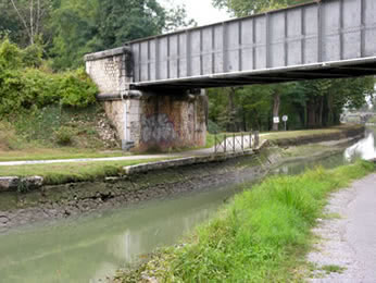 Canal de Garonne drained for emergency work