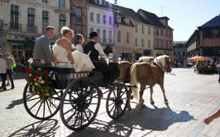 wedding departing the square in Sens