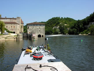 Lustrac lock upstream