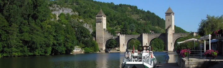 Pont Valentré bridge on the River Lot at Cahors