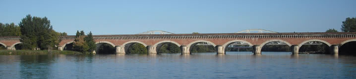 Canal de Garonne Aqueduct across the River Tarn in Moissac